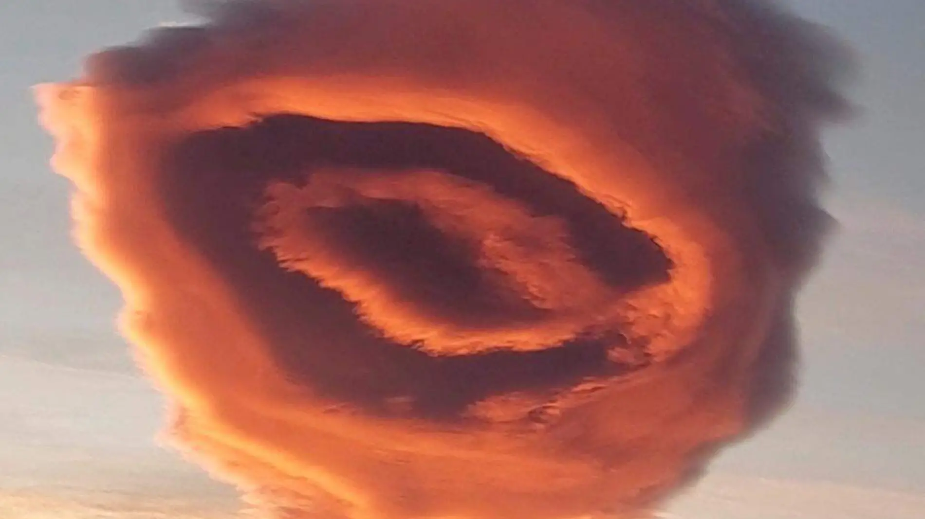 Sorprende formación en el cielo de Turquía ¿se trata de una nube?